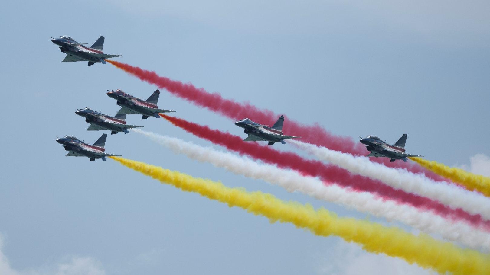 有片｜國產飛機C919 C909聯袂亮相新加坡航展　八一飛行表演隊藍天獻技