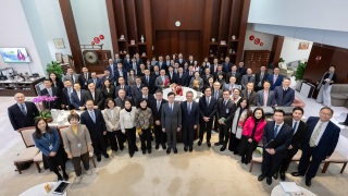 新一屆立法會首次前廳交流會-陳茂波率官員討論主動對接-十五五-規劃