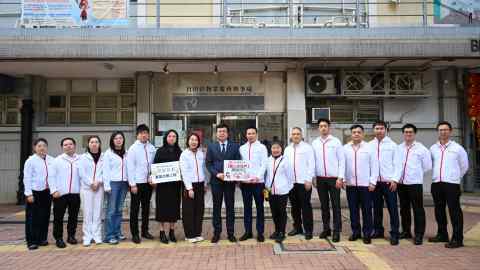 中海物業義工隊探訪宏福苑受災居民-送關愛福袋以實際行動傳遞關懷