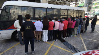 警方旺角搗破非法百家樂賭場-21人被拘最年長賭客78歲