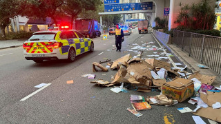 觀塘道推紙皮老婦遭貨車撞飛-送院搶救不治