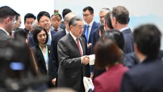 王毅出席2026年APEC第一次高官會開幕式-闡述亞太合作四大方向