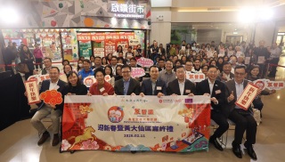 孫東訪啟鑽商場-友智識-社區支援點-向老友記送上賀年福袋