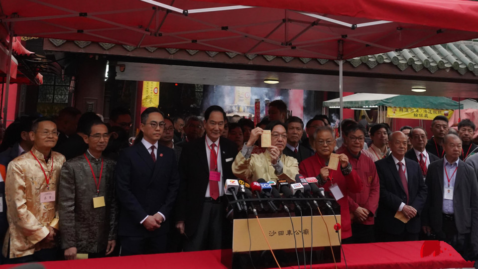 農曆新年-解籤師傅-22籤啟示最重要是團結-香港局面將一路向好