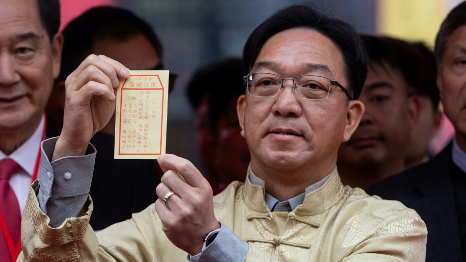 農曆新年-劉業強為香港求得22籤中籤-指寓意做事要創新