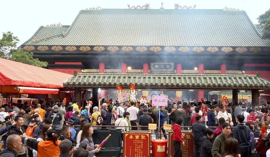 農曆新年--赤口-巿民蜂擁車公廟祈福-人潮絡繹不絕