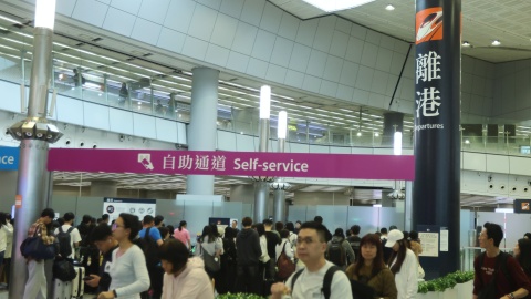 農曆新年｜年初三截至晚上9時逾108萬人次出入境 近33萬港人返港