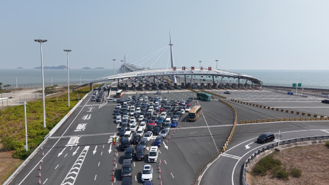 農曆新年-港珠澳大橋珠海口岸客流同比增12--單日17-2萬人次創新高