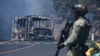 墨西哥販毒集團報復襲擊當局掃毒-至少27名安全人員死亡