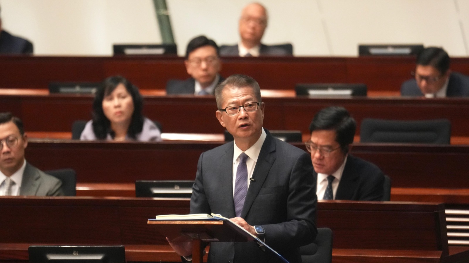 財政預算案.有片丨基本免稅額增至14.5萬元   薪俸稅寬免上限增至3000元   逾200萬納稅人受惠