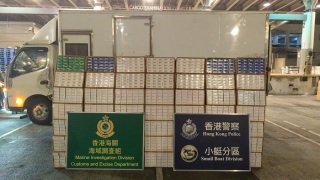 警方石澳土地灣打擊走私-檢巿值270萬元私煙