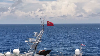 有片-中國海警位黃岩島領海及周邊區域開展執法巡查-依法處置非法侵權船隻