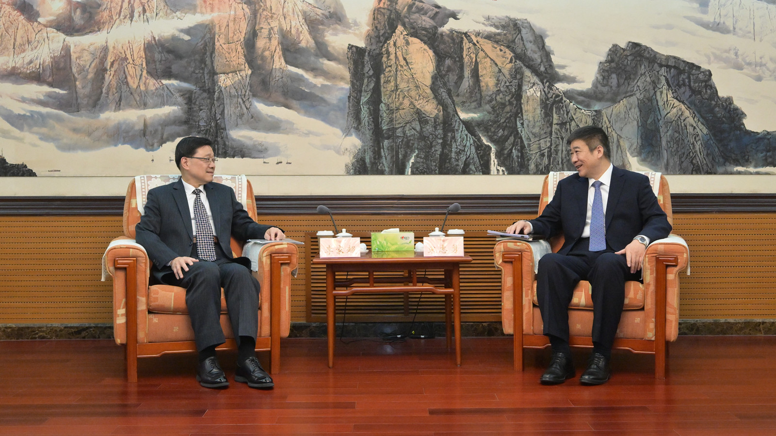 全國兩會｜李家超展開北京訪問行程　拜訪國家民航局及國資委商深化合作