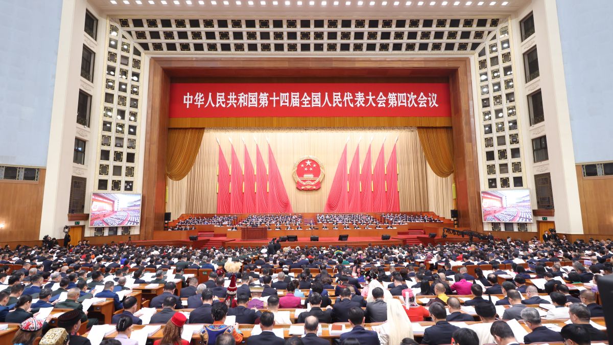 全國兩會丨內地今年經濟增長目標4.5至5% 赤字率擬按4%左右安排