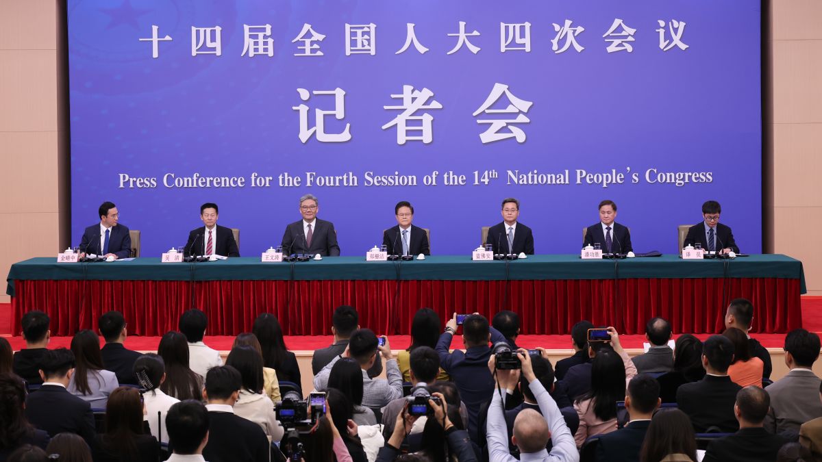 有片丨人行潘功勝：今年靈活高效運用降準減息等工具