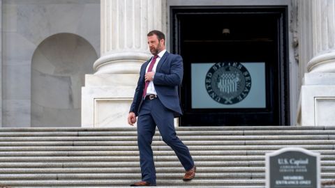 十一少-新國土安全部長曾打MMA--私人投資變-合法老鼠倉