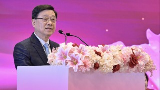 三八婦女節-李家超-婦女具綾羅綢緞特質-能-撐起大半邊天