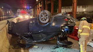 葵涌道私家車失控撼水馬-反肚--司機乘客一度被困