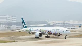 國泰攜手西九推-香港精神號-客機-紀念塗裝融合本地藝術創意