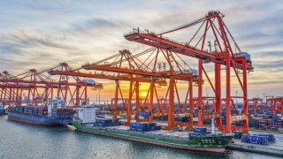 跨國公司人士熱議中國全國兩會--外資企業敢投-能投-願投