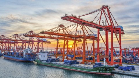 跨國公司人士熱議中國全國兩會--外資企業敢投-能投-願投