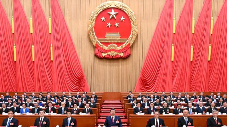 全國兩會-十四屆全國人大四次會議舉行閉幕會-表決通過-十五五-規劃綱要等各項決議和法律