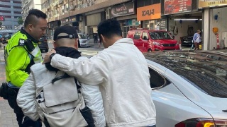打擊白牌車-警方喬裝乘客東九龍-放蛇--拘兩名本地男司機