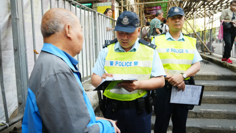 警觀塘捉亂過馬路多人「落網」　長者被罰2000元一面無奈
