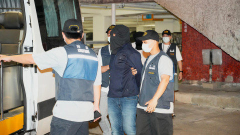 有片｜海關消防搗3非法加油站　兩男被捕包括光顧司機