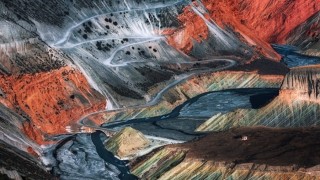 當代中國-新疆最神秘的彩色裂縫-安集海大峽谷真有寶藏