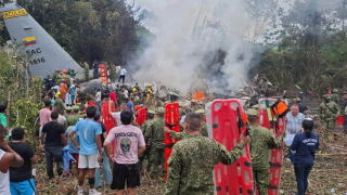 哥倫比亞軍方運輸機墜毀-已致數十人遇難