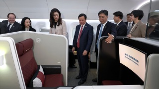 鄭麗文一行參訪上海洋山港及商飛-感慨發展巨變籲-和平最有力量