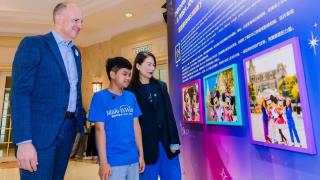 願望成真基金20年助400病童圓夢---戰勝腎病少年迪士尼樂園開攝影展