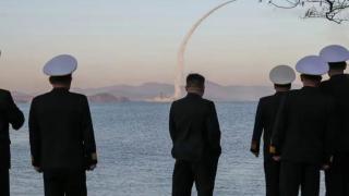 金正恩觀摩北韓新型驅逐艦導彈試射-指示加強核戰爭遏制力