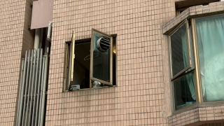 屯門黃金海岸男子疑壞鎖被困廁所-爬出單位失足墮樓受傷