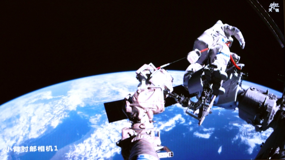 神二十一航天員乘組完成第三次出艙活動-駐留時間將延長約一個月