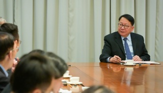 五一黃金周-入境處料98萬內地客入境升7--陳國基-當局會做好預備工作