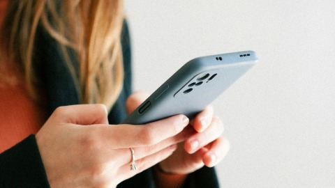 薦書-阻礙現代人集中專注力的-新敵人--無限下拉的短影片