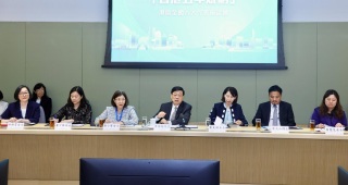 特區政府就-五年規劃-舉行座談會-諮詢港區全國人大和政協委員意見