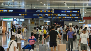 女子浦東機場拒幫陌生人帶行李上熱搜-上海警方查獲-水客-三人被行拘