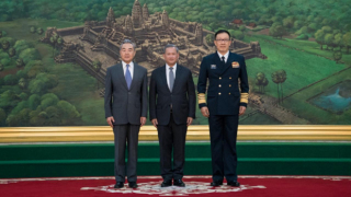 柬埔寨首相洪瑪奈會見王毅董軍-中方倡堅決打擊跨境賭詐國際事務相互支持