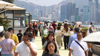 五一黃金周-料98萬內地客訪港按年增7--羅淑佩-當局嚴打強迫購物行為