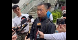 有片-宏道閣20年居民帶環保袋擬執拾小量物品-稱無想過道別