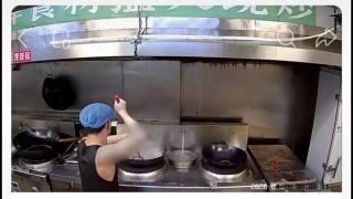 佛山一餐廳後廚驚現-在鍋內吐口水洗掃把--門店已被責令停業並立案調查