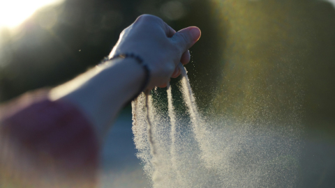 鄭梓靈專欄-不是每件事都需要有個教訓-讓過去留在過去裡