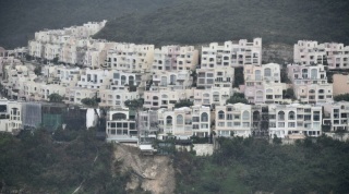 紅山半島僭建-74號屋業主涉僭建及佔用官地等七罪成-判罰款98萬