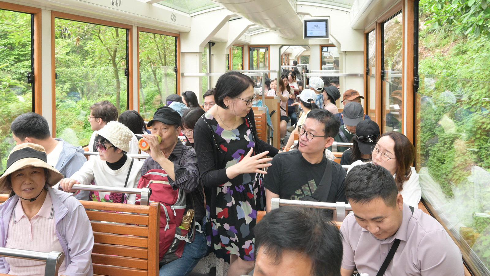 五一黃金周--遊事務專員視察多個景點-指接待-客服務整體運作暢順