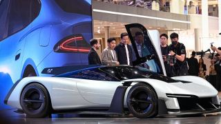 小米上月交付逾3萬輛-月底推YU7GT-股價曾漲逾10