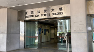 筲箕灣59歲家庭主婦涉向樓下單位冷氣機擲糞-事主-閉路電視攝得被告投擲逾十次