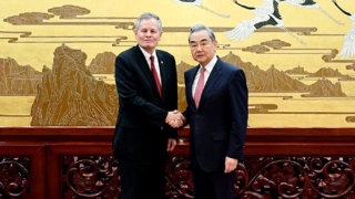 王毅晤美參議員戴安斯等-今次是特朗普總統就任以來首個訪華兩黨參議員代表團
